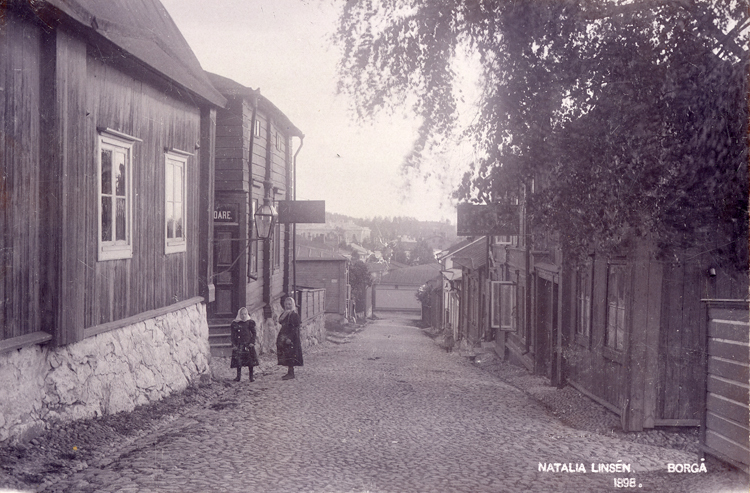 Porvoon museon upeisiin kokoelmiin voi nyt tutustua Finnassa! 🎉 Ensimmäisenä museo on julkaissut  AB Iriksen taideteollisuuskokoelman sekä valokuvaaja Natalia Linsénin (1844–1919) Porvoo-kuvia. 👉 Lue uutinen: bit.ly/4b027eS