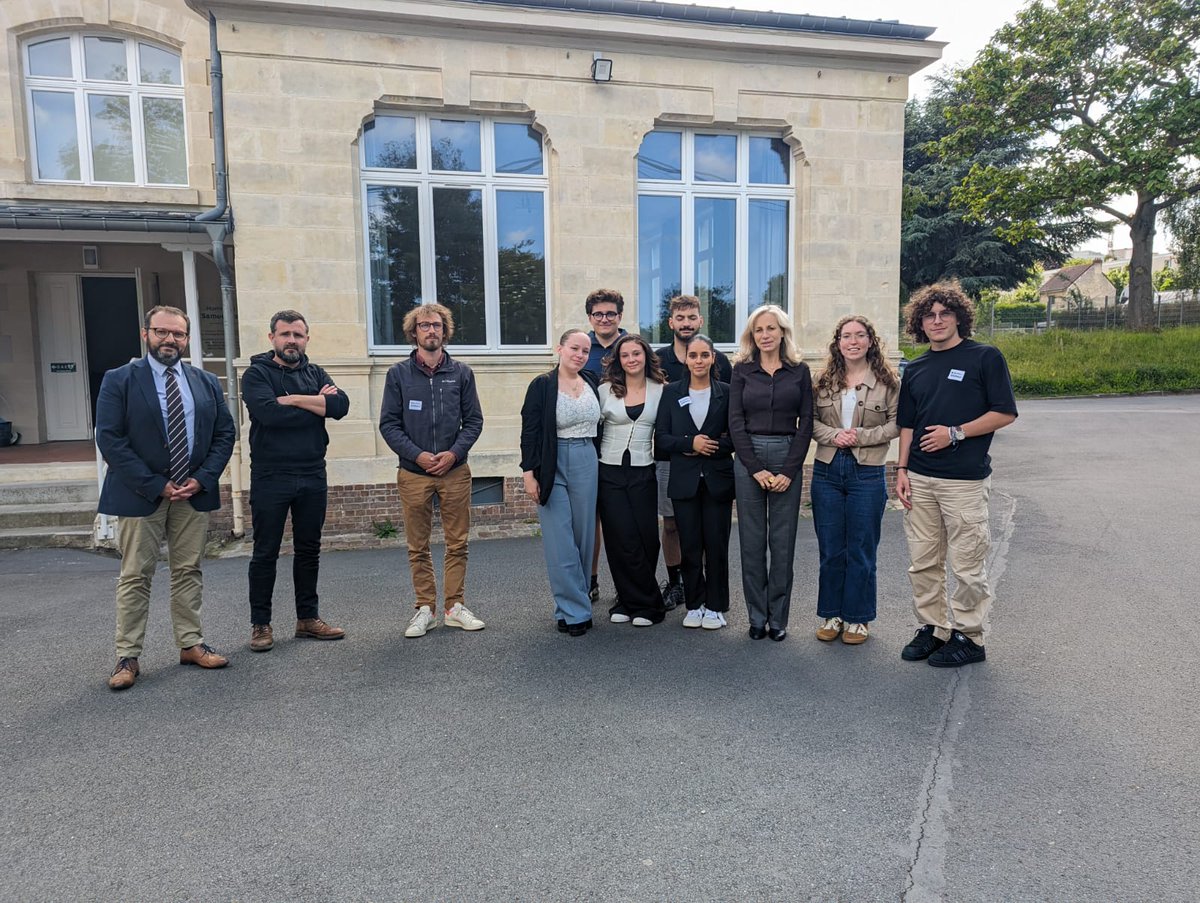 ac_normandie's tweet image. #CAVL #Lycées #Engagement
Clap de fin pour le mandat 2022/2024 des 26 lycéens élus du comité académique de la vie lycéenne. L'occasion pour @ChGavini,rectrice @ac_normandie, de souligner l'implication des élus lycéens et leur capacité de mobilisation autour de projets citoyens.