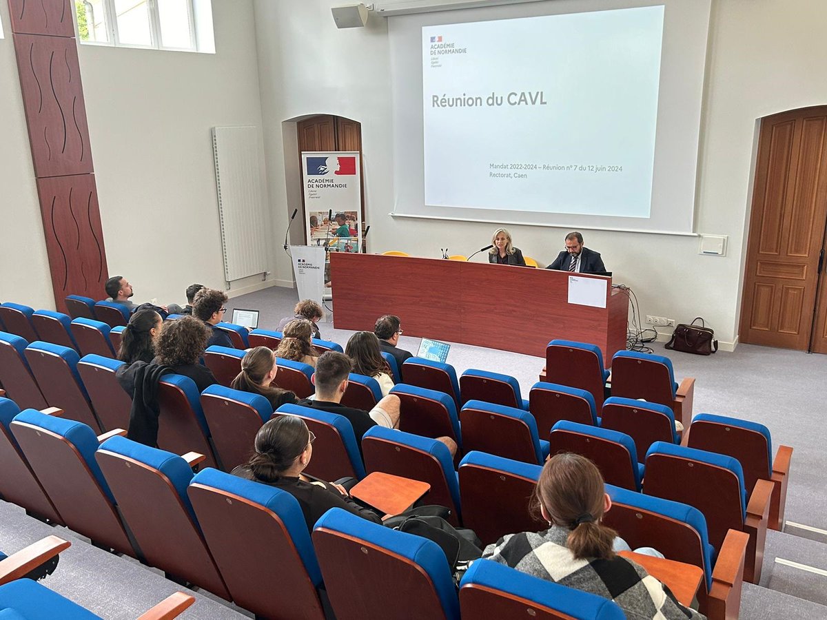ac_normandie's tweet image. #CAVL #Lycées #Engagement
Clap de fin pour le mandat 2022/2024 des 26 lycéens élus du comité académique de la vie lycéenne. L'occasion pour @ChGavini,rectrice @ac_normandie, de souligner l'implication des élus lycéens et leur capacité de mobilisation autour de projets citoyens.
