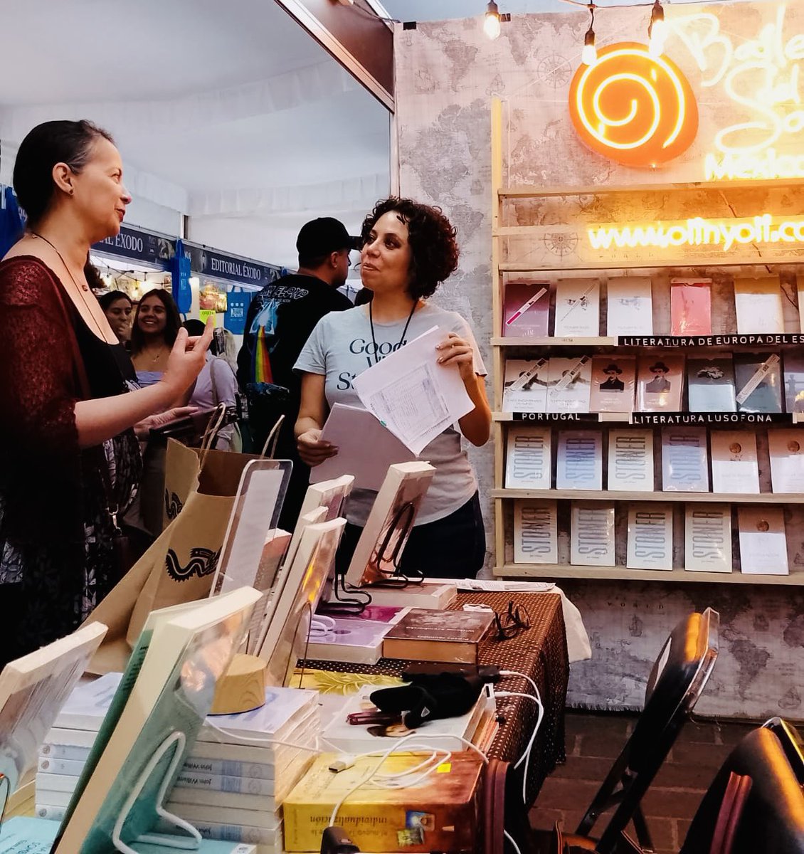 quiroz_yunuen's tweet photo. Tuve el gusto de recibir en el stand de @bailedelsol @OlinyoliL la visita de la reconocida científica mexicana Dra. Ana Luisa Piña, especialista en neurociencias y experta en neuroplasticidad por la Universidad Médica de Charité en Berlín, Alemania. @inmalunatica https://t.co/q7GutneaZc