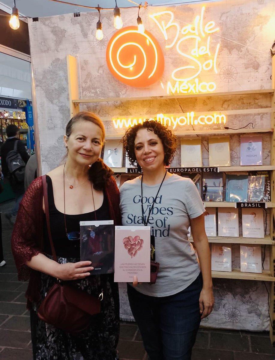 quiroz_yunuen's tweet photo. Tuve el gusto de recibir en el stand de @bailedelsol @OlinyoliL la visita de la reconocida científica mexicana Dra. Ana Luisa Piña, especialista en neurociencias y experta en neuroplasticidad por la Universidad Médica de Charité en Berlín, Alemania. @inmalunatica https://t.co/q7GutneaZc