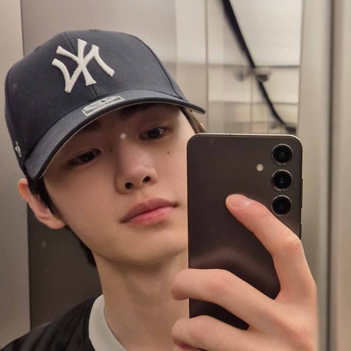 prodshn's tweet photo. baekguing 🐶🧢 https://t.co/68zosn3XZQ