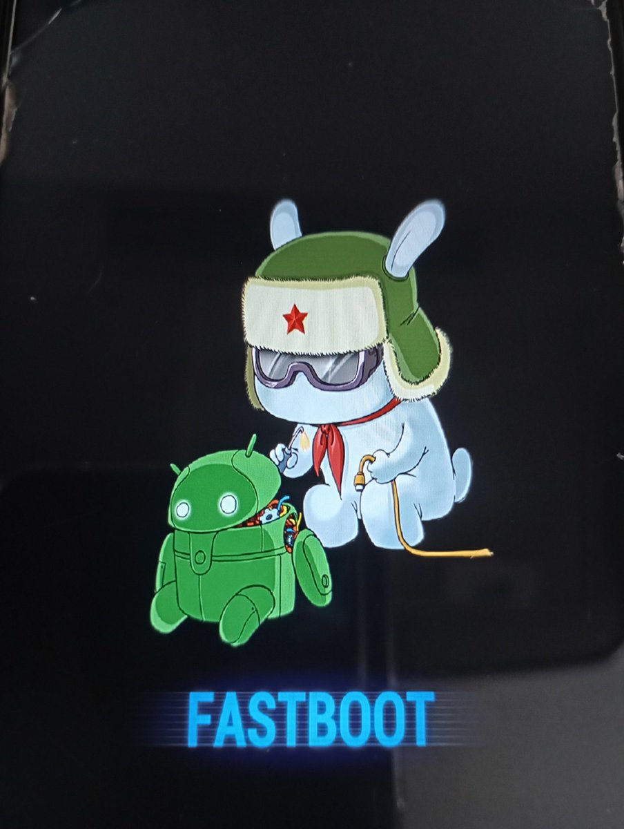 luisrhdez's tweet image. Mi ex móvil Xiaomi Redmi note 7, estaba superlento. Lo apagué y tras ½ hora intenté encenderlo. Salía una pantalla en la que se leía "el sistema ha sido destruido" y cuando pasaba de pantalla aparecía esta #Fastboot.
Obsolencia programada después de 5 años con ese dispositivo