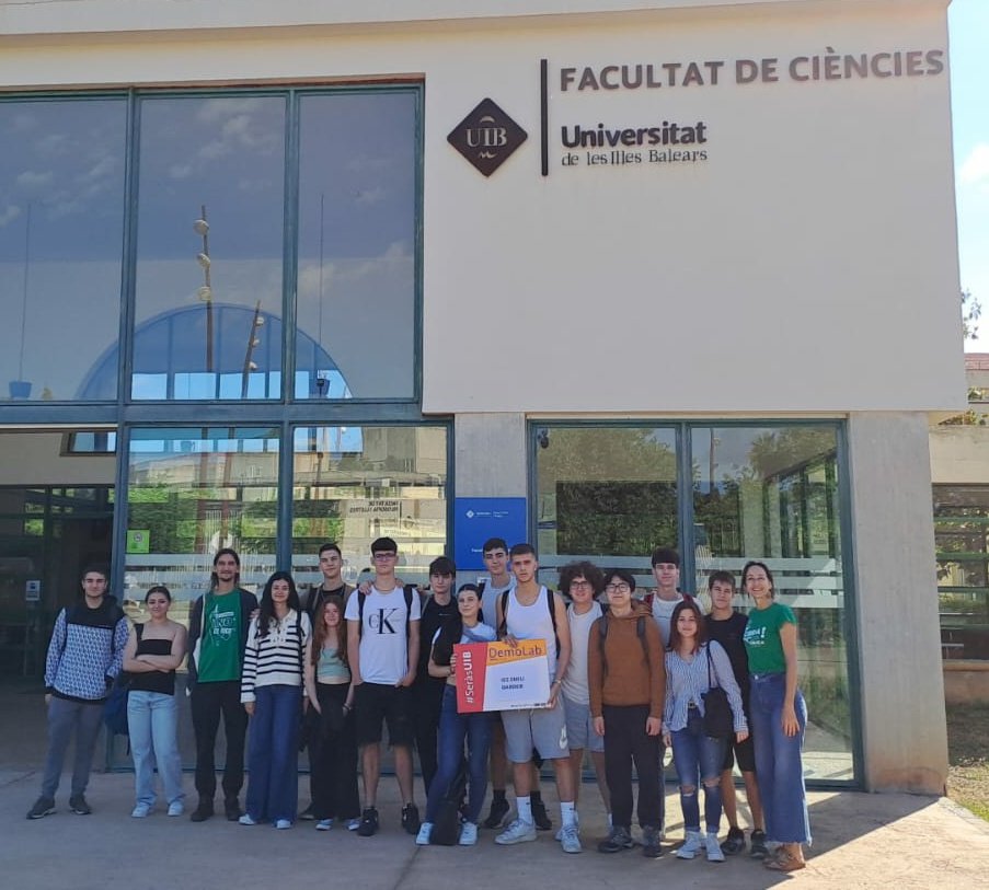 PortUIB's tweet image. Cada setmana acostam la ciència 🔬🦠🧪⚛️ a l'alumnat de 4t d'ESO i 1r de batxillerat amb les pràctiques del #DemoLab @UIBuniversitat 
▶️ seras.uib.cat/demolab_demotec
#SeràsUIB