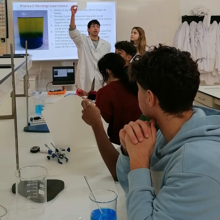 PortUIB's tweet image. Cada setmana acostam la ciència 🔬🦠🧪⚛️ a l'alumnat de 4t d'ESO i 1r de batxillerat amb les pràctiques del #DemoLab @UIBuniversitat 
▶️ seras.uib.cat/demolab_demotec
#SeràsUIB
