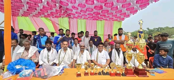 Bjp4Chikiti's tweet photo. ଚ��କିଟୀ ବ୍ଲକ ଗୋବିନ୍ଦ ନଗର ପ୍ରିମିୟର ଲିଗ  କ୍ରିକେଟ ଟୁର୍ନାମେଣ୍ଟ ର ଶୁଭ ଉଦଘାଟନ କରିଲେ ଚିକିଟୀ ବିଧାୟକ ତଥା ଗରିବ ଙ୍କ ବନ୍ଧୁ ମନୁ ବାବୁ |
@samantara_dyan https://t.co/YNVmKsDVql