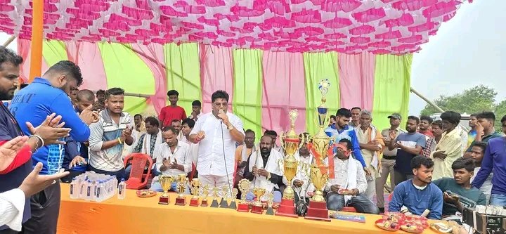 Bjp4Chikiti's tweet photo. ଚ��କିଟୀ ବ୍ଲକ ଗୋବିନ୍ଦ ନଗର ପ୍ରିମିୟର ଲିଗ  କ୍ରିକେଟ ଟୁର୍ନାମେଣ୍ଟ ର ଶୁଭ ଉଦଘାଟନ କରିଲେ ଚିକିଟୀ ବିଧାୟକ ତଥା ଗରିବ ଙ୍କ ବନ୍ଧୁ ମନୁ ବାବୁ |
@samantara_dyan https://t.co/YNVmKsDVql