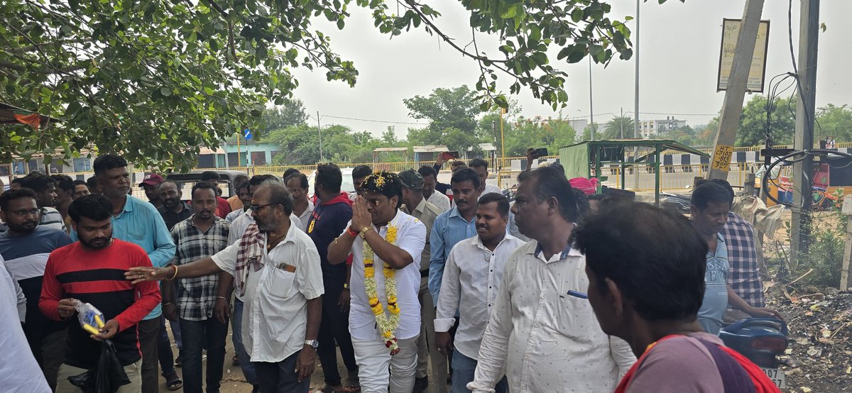 Bjp4Chikiti's tweet photo. ଚ��କିଟୀ ବ୍ଲକ ଗୋବିନ୍ଦ ନଗର ପ୍ରିମିୟର ଲିଗ  କ୍ରିକେଟ ଟୁର୍ନାମେଣ୍ଟ ର ଶୁଭ ଉଦଘାଟନ କରିଲେ ଚିକିଟୀ ବିଧାୟକ ତଥା ଗରିବ ଙ୍କ ବନ୍ଧୁ ମନୁ ବାବୁ |
@samantara_dyan https://t.co/YNVmKsDVql