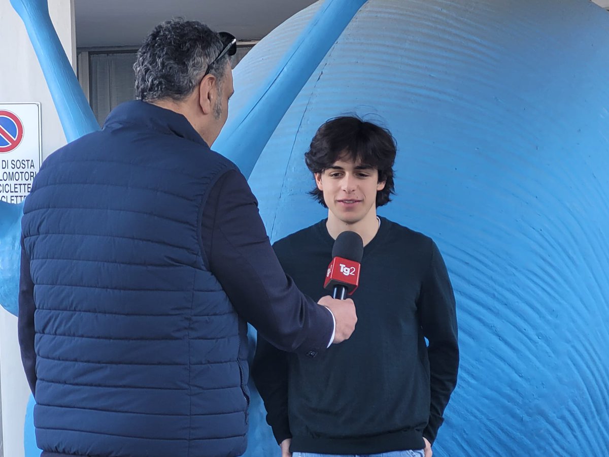 AdocesItaliana's tweet photo. Tg2 "Tutto il bello che c'è"...si parla di giovani e di dono.
Oggi alle 13,30 la Rubrica del Tg2 dedica un servizio che racconta le storie di neomaggiorenni e le loro famiglie. Nati per donare, cresciamo donando il progetto di Adoces per il dono di cellule staminali emopoietiche. https://t.co/pfSnhAkkBS