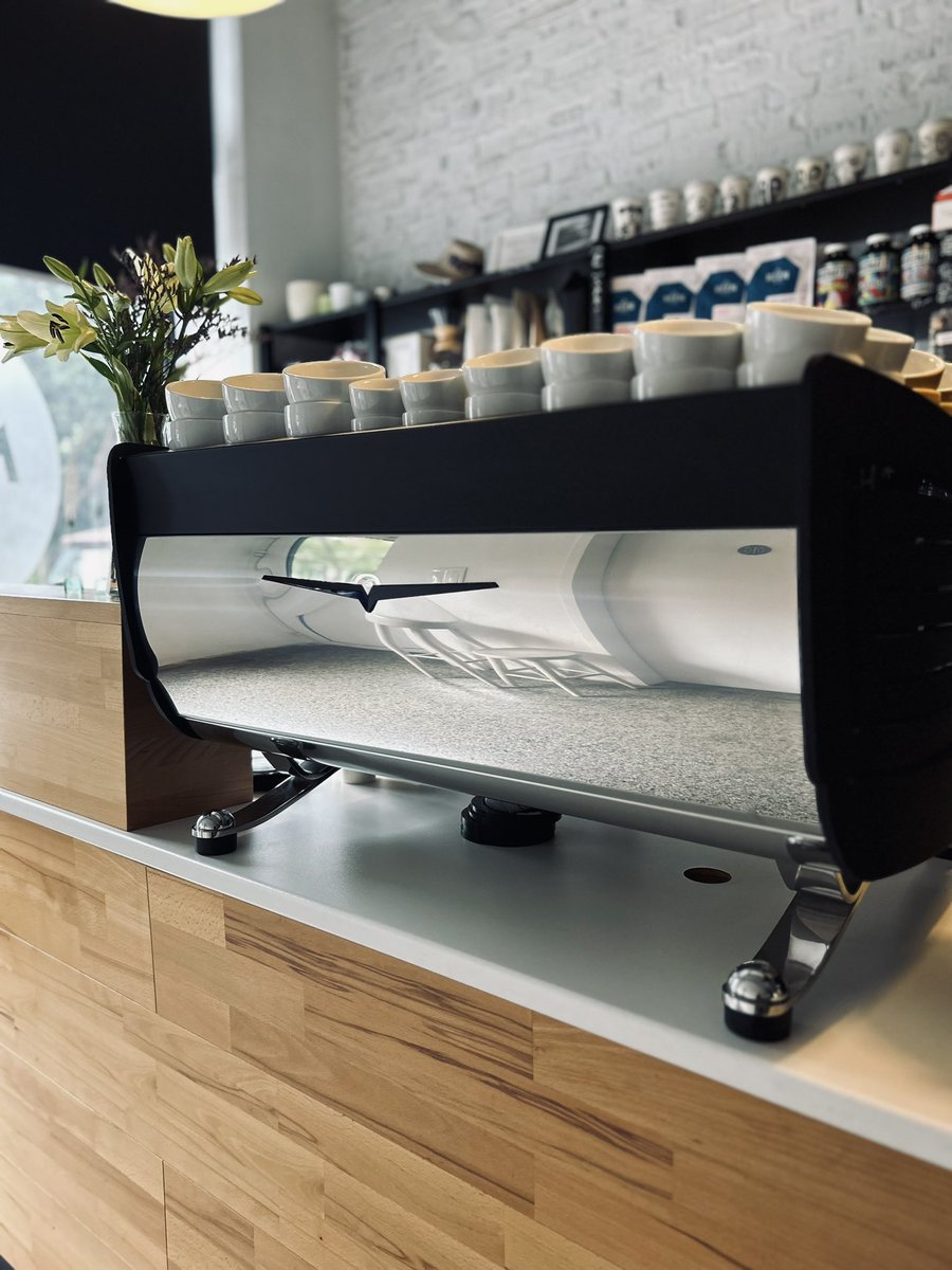 iris_kotrik's tweet image. Ak by ste chceli taku ☕️ masinu ako mam ja… toto by vas nemalo zruinovat 😅🤘
#BlackEagle #CoffeeMachine