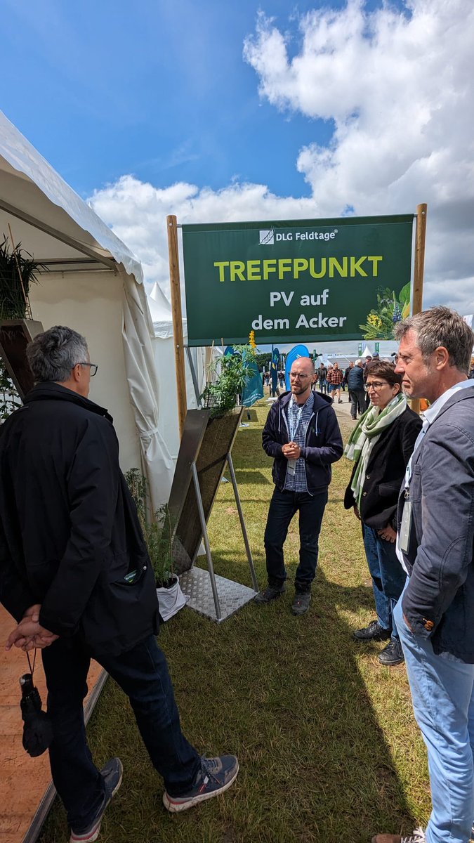 Haase_Flo's tweet photo. In discussion about germanys plant protein strategy and breeding research on lupins at @JKI_Bund booth at #DLG Feldtage. @bmel https://t.co/2owQI328n6