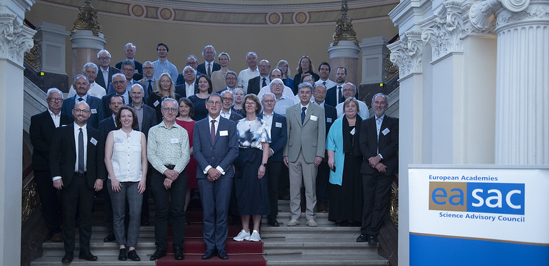 Last week, EASAC held its annual in-person Council Meeting at the Hungarian Academy of Sciences in Budapest. Representatives from member academies and networks attended to discuss the programmes in #energy #environment and #biosciences, governance and much more!