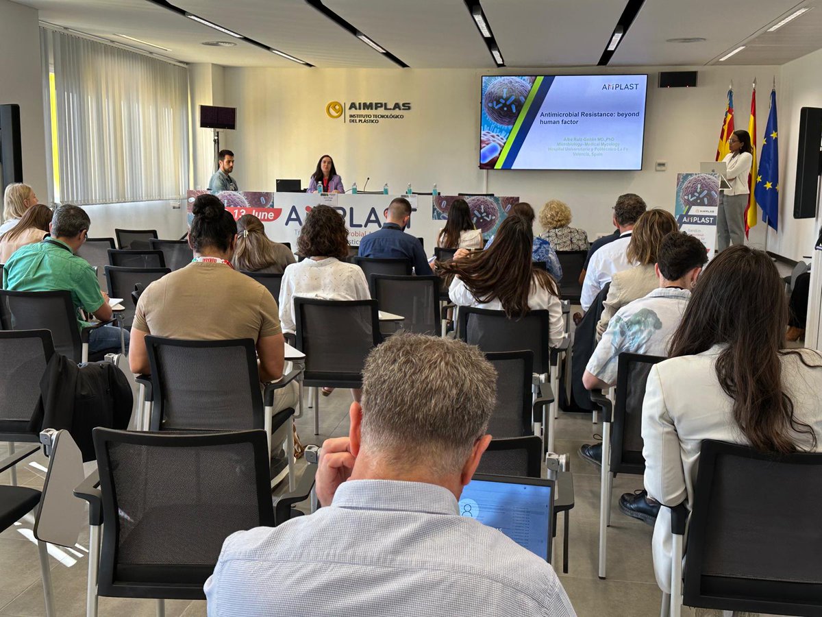 aimplas's tweet photo. Ahora sí, ¡arranca el segundo día de #AMPLAST!

En el bloque 1, "Retos actuales y marco normativo", participan Alba Ruiz (@IISLaFe), Alfonso Benítez-Páez (@iata_csic), David Talavera (@ProtoQSAR) y Lidia Ferrer (@GVAsanitat). https://t.co/pncMfpddrg