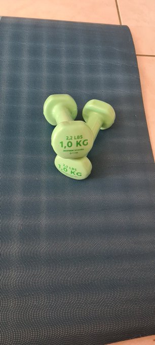 Petite s&eacute;ance de sport pour bien commenc&eacute; la journ&eacute;e😘😘 https://t.co/d35CHdKfcx<a href="/tag/vendredisein"class="tags"><span>#vendredisein</span></a>