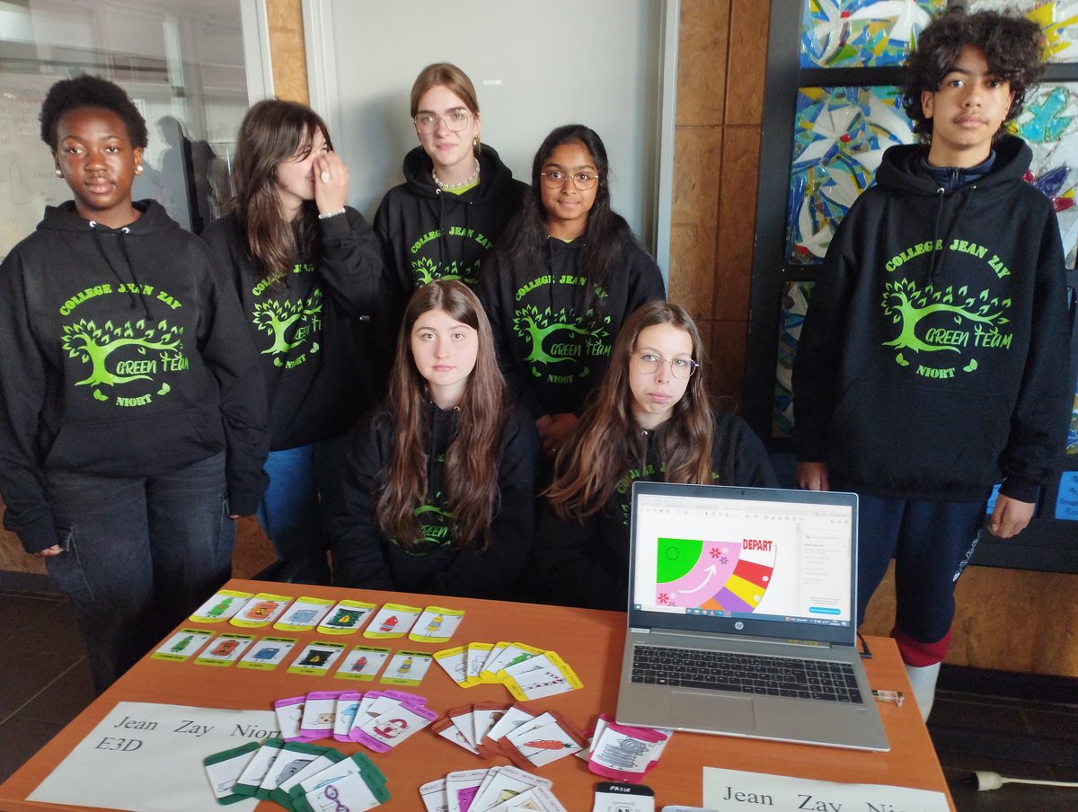 Les élèves de la Green Team récompensés pour leur engagement par Prix de l'action éco déléguée 2024 dans la catégorie collège.
A cette même occasion notre établissement a obtenu la Labellisation E3D.
<a href="/DSDEN79/">DSDEN Deux-Sèvres</a> <a href="/acpoitiers/">Académie de Poitiers</a>  <a href="/Mairie_Niort/">Ville de Niort</a> <a href="/NiortAgglo/">Niort Agglo</a> <a href="/DeuxSevres/">79 le Département</a>