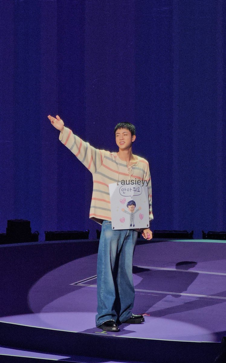 btspicstwt_'s tweet photo. [📸 PHOTOS] #2024BTSFESTA 

1st session: Meet &amp; Greet with #Jin (3) https://t.co/xkTGahAkFb