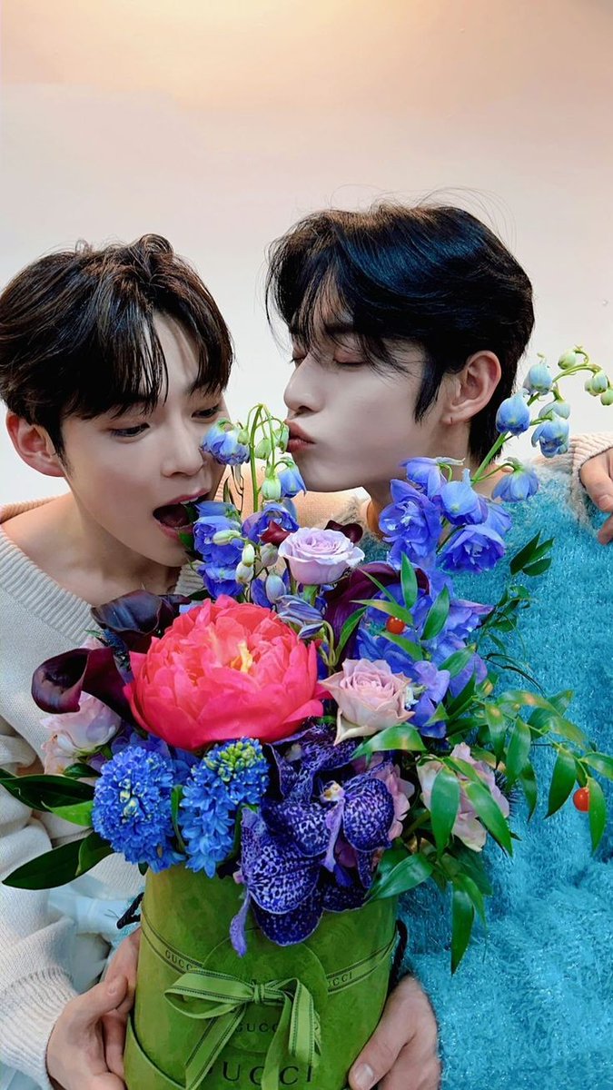 Jziwoong's tweet photo. @1 happy birthday best leader. May your birthday be filled with everything that makes you happy, and may the year ahead be even better than the last. https://t.co/nGqt2Q0sM8