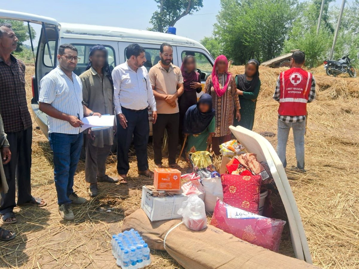 Redcrossjammu's tweet photo. A tragic fire accident devastated a household and it's property in village Chak Bandrali, tehsil Mandal yesterday. Team Red Cross Jammu came to the rescue and provided relief and household articles to their aid.

@justcsachin @AnsuyaJamwal @ddnews_jammu @diprjk https://t.co/vEOGBVX9gX