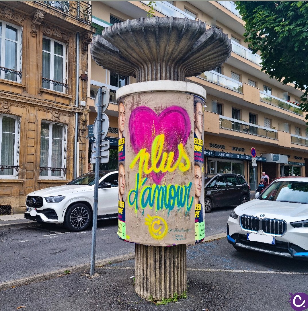 cynthiadormeyer's tweet photo. Quelque soit la période, on en a toujours besoin. Mon nouveau collage.
📸12 juin 2024
📍Charleville-Mézières
#streetart #cmz #charlevillemezieres #plusdamour https://t.co/jyfhvk31Q3