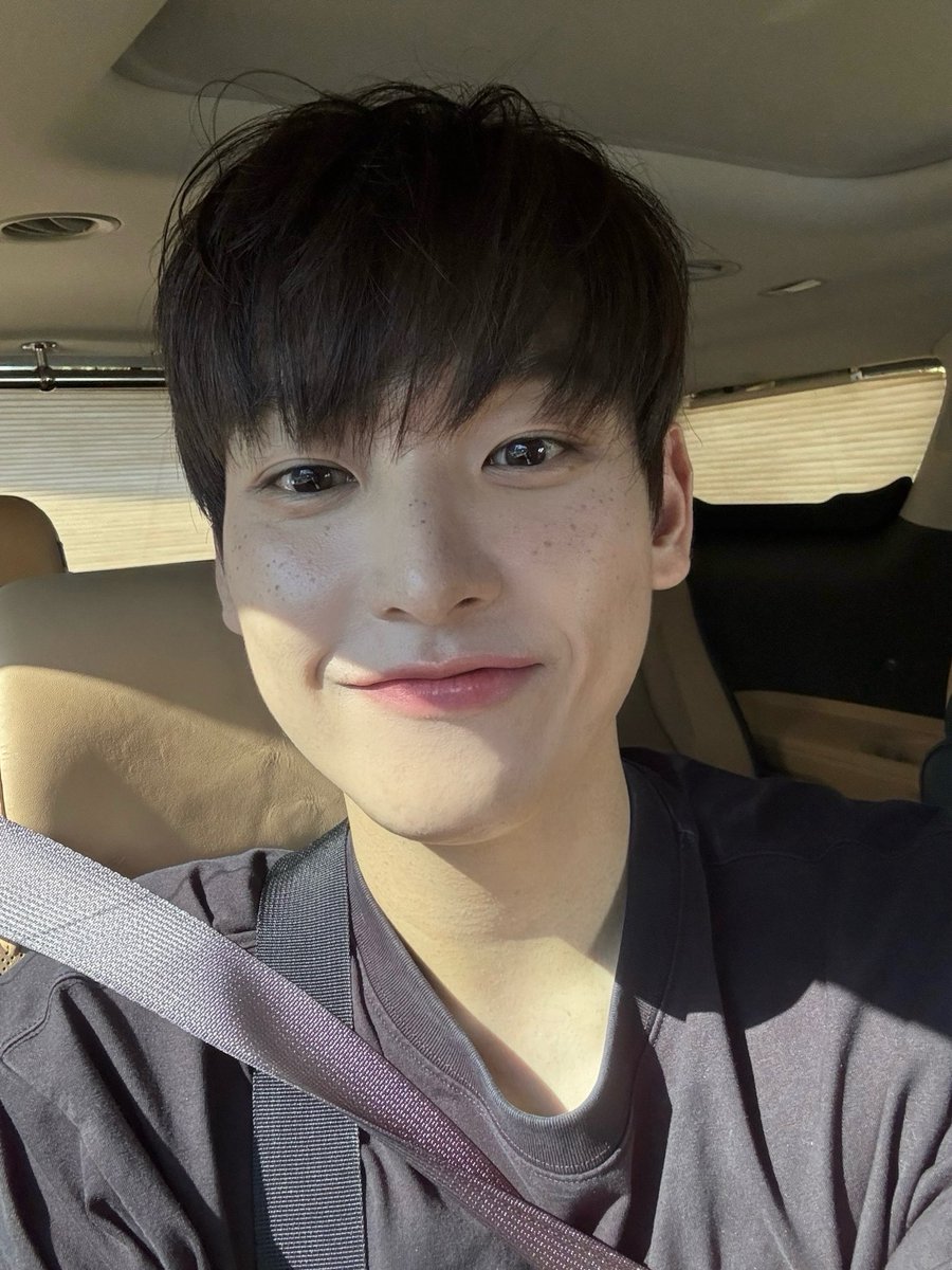SF9official's tweet photo. 목요팅하세용~~!!😄😄
#SF9 #INSEONG https://t.co/ftshrAu6Zm