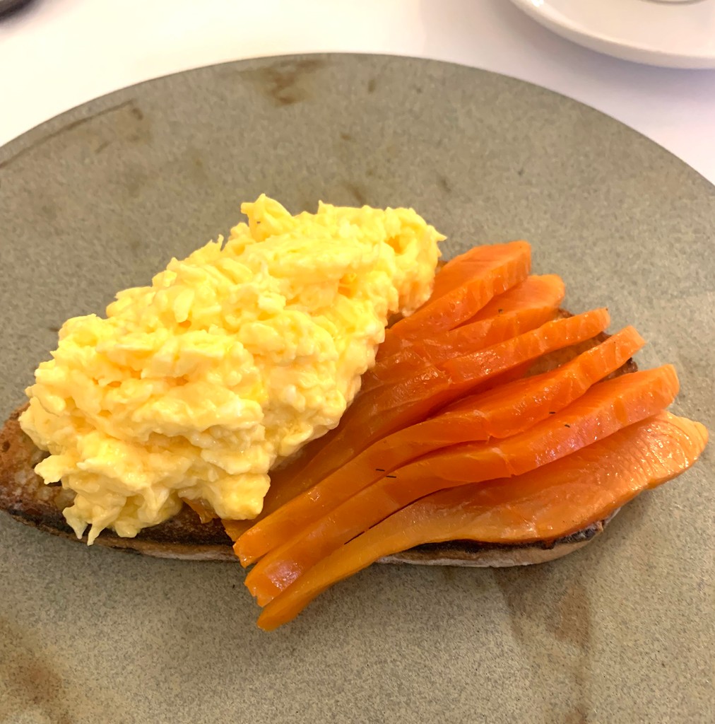 AAHospitality's tweet photo. "Enjoyable dinner at 3 #AARosette @JohnsHouseRest in #leicestershire, followed by a super cosy night's stay in Sweet Pea, one of their newly awarded 5 Gold #AAStar rooms. Well done team!” 👏 - AA Inspector 

Join an AA scheme today! > https://t.co/zBogkkEK20 https://t.co/CBEDJUXwX3