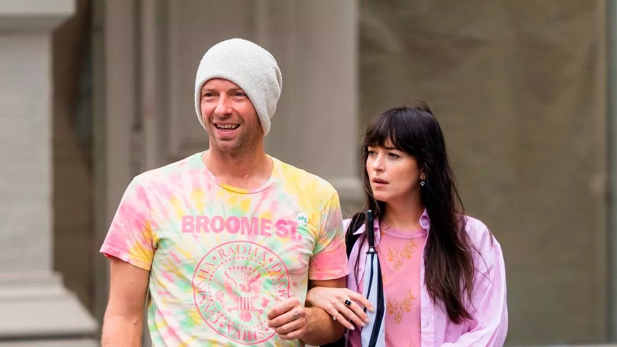 VasilePlinta's tweet photo. 💢Pai Naa...."Poate nu înțelegeți ce fel de oameni aveți în România, este incredibil", zice Chris Martin #coldplay #Romania #Babasha
⏭️ Hai cu 💕 no sa mai stie nimeni ca va plac manelele‼️😍 https://t.co/KemKKnIn9e