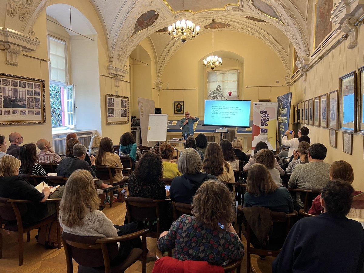 KolegiumWroclaw's tweet photo. “Translation, the enemy of orthodoxy, makes dialogue with other possible, reminds us that meanings (truths) undergo changes and that no one has exclusive rights to them”
Jerzy Jarniewicz for Archipelagos Translators Seminar & Translating Ukraine Summer Institute in @wroclaw_info https://t.co/Ilf1x8TuMC