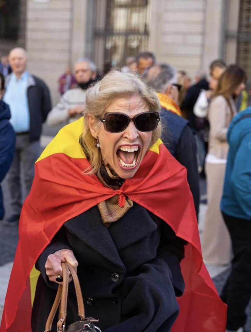 🔴Última hora 
Llarena levantará la orden de detención sobre Puigdemont la semana que viene
Los jueces del Supremo dan por hecho que Puigdemont podrá volverá a España
Los magistrados no quieren arriesgarse a prevaricar al incumplir una ley en vigor

¿ EspaÑolazos como vais con