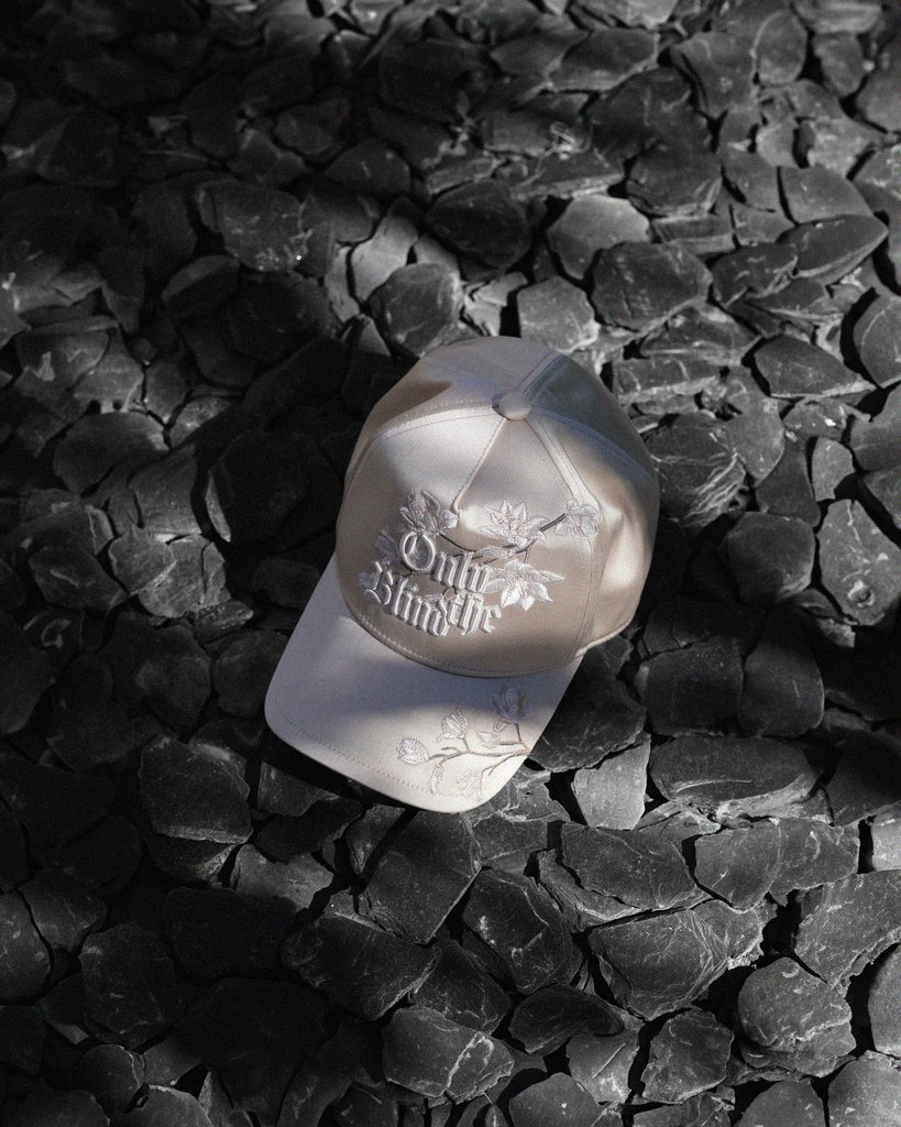 OnlyTheBlind's tweet photo. Summer accessories to elevate your holiday wardrobe 🌴 #onlytheblind #summerfashion #fashioninspo #streetwear https://t.co/QUO8mBmhda