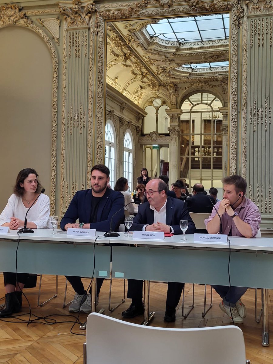 victorg91's tweet image. Ayer estuve en París, participando en el acto sobre visibilidad LGTBI 🏳️‍🌈 en el ámbito olímpico 🏀🏈

🙏🏼 Gracias al Instituto Cervantes de París y a la embajada española en Francia🇫🇷 por la organización y por el compromiso con el colectivo.

💬 Y a @miqueliceta por acompañarnos.