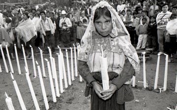 epigmenioibarra's tweet photo. Acteal
1997
Decenas de paramilitares uniformados dispararon armas de uso militar contra una organización pacífica “Las abejas”, que habían sido desplazada por la violencia en Chenalhó. Murieron 45 personas, 20 eran niños.
#JuicioAExPresidentes https://t.co/tVMxHGnafd