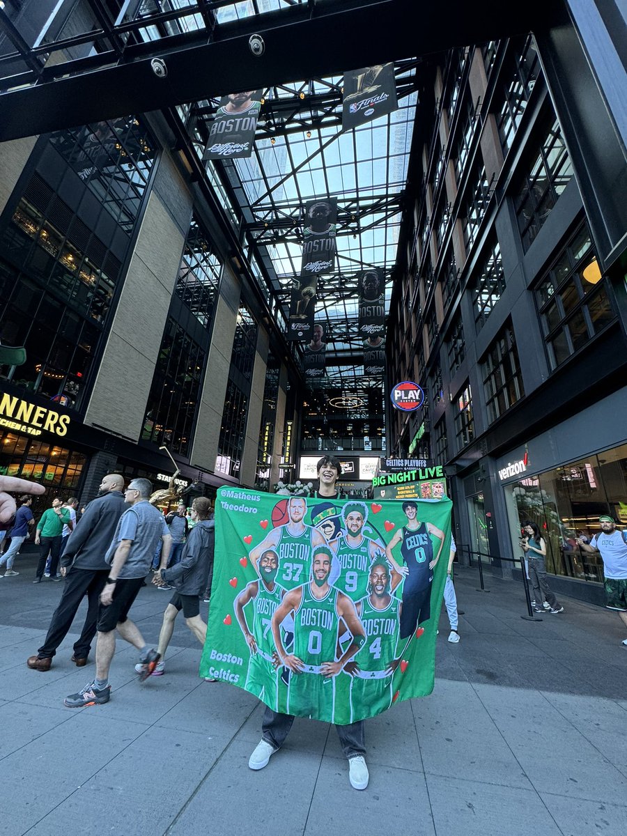 math_theodoro's tweet photo. DESCE O BANNER CARALHOOOOO 

AQUI EM 📍XIQUE XIQUE - BAHIA
O CELTICS JÁ É CAMPEÃOOOO PORRAAAAAAA ☘️🥳☘️🥳☘️🥳 https://t.co/9kgE6xjfuu