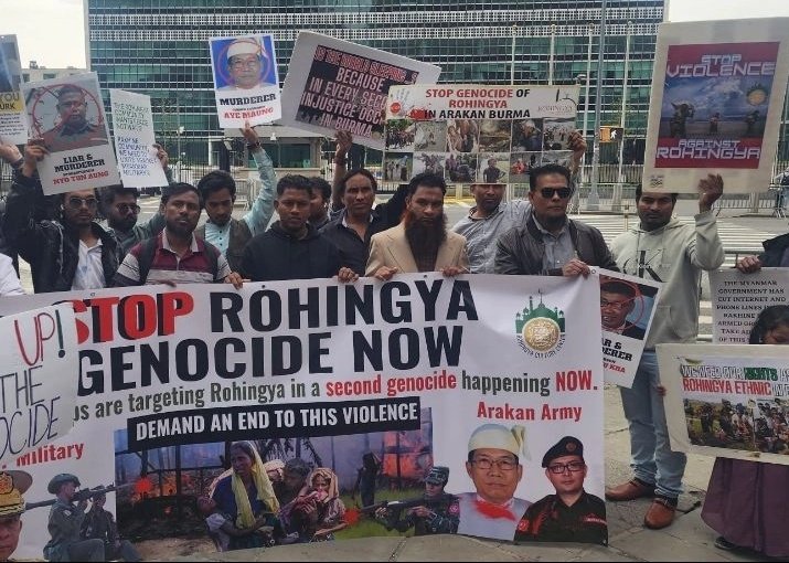 rohingyadeshtv's tweet photo. Stop Rohingya Genocide Now.
#saverohingyainarakan
#needprotection https://t.co/hW4ly8ey3s