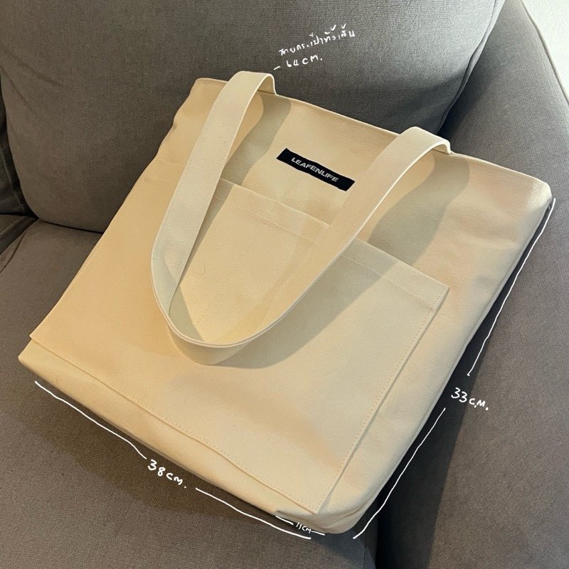 wonderpuiz's tweet photo. @Bewthv แนะนำใบนี้ค่ะเป็น  tote bag กระเป๋าผ้าแคนวาสเคลือบกันน้ำ มีซิปปิด มีช่องใส่ มีช่องให้ขวดน้ำ ช่องหลากหลาย เอนกประสงค์ แบ่งเป็นระเบียบใบนี้ช่องแบ่งคล้ายๆกับกระเป๋าตามรูปเลยค่ะ 
https://t.co/rE3YX05tkp https://t.co/qNTp0WNuIh