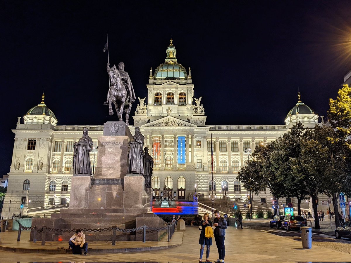 s1nagak1_beer's tweet image. #みんなの夜撮見せてくれ
チェコのプラハは昼よりも断然夜のほうが美しいから、どんだけ疲れてても夜に街に出てほしい。治安もいいから一人歩きでも大丈夫。
#チェコへ行こう