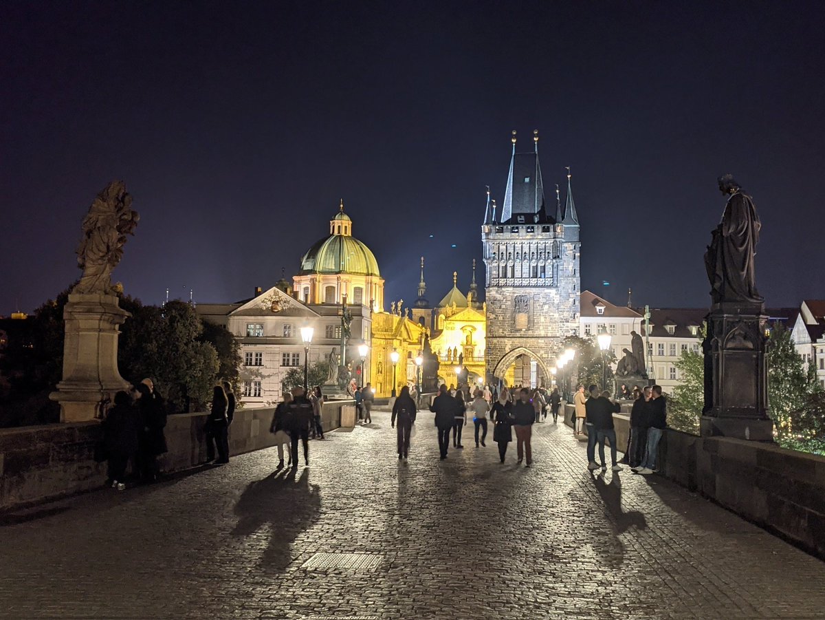 s1nagak1_beer's tweet image. #みんなの夜撮見せてくれ
チェコのプラハは昼よりも断然夜のほうが美しいから、どんだけ疲れてても夜に街に出てほしい。治安もいいから一人歩きでも大丈夫。
#チェコへ行こう