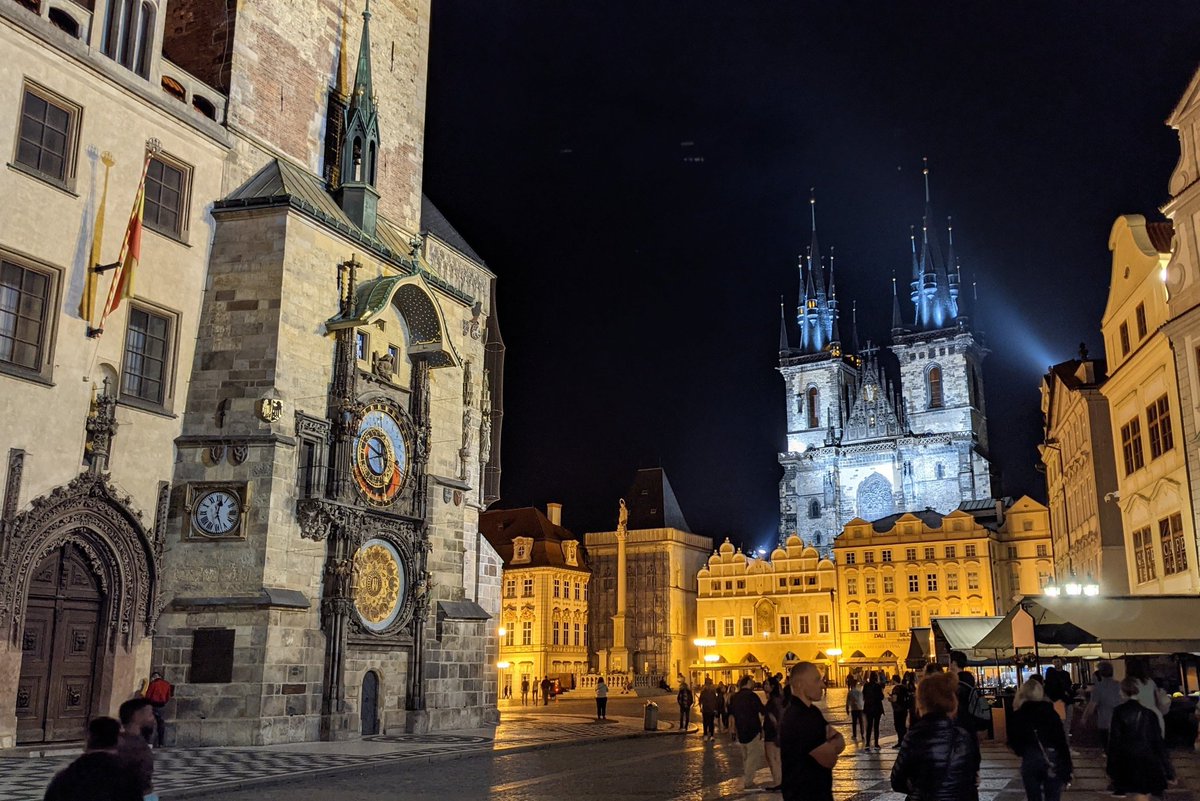 s1nagak1_beer's tweet image. #みんなの夜撮見せてくれ
チェコのプラハは昼よりも断然夜のほうが美しいから、どんだけ疲れてても夜に街に出てほしい。治安もいいから一人歩きでも大丈夫。
#チェコへ行こう