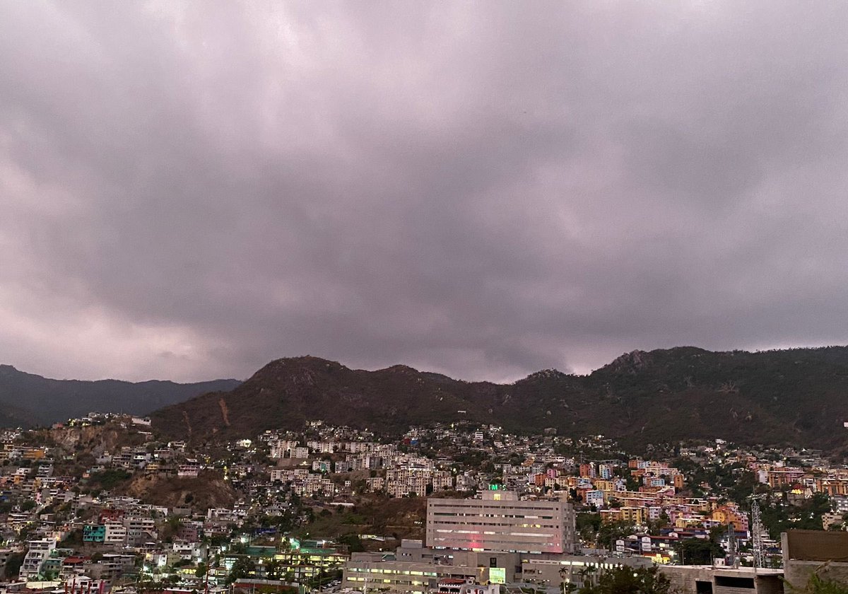 parranat's tweet photo. #ParqueNacionalElVeladero en #Acapulco a espera de lluvia, 80 % de sus árboles fueron destruidos por los vientos de hasta 350 kilómetros por hora registrados al paso del #HuracánOtis en octubre del 2023 https://t.co/dodTlryVJ2