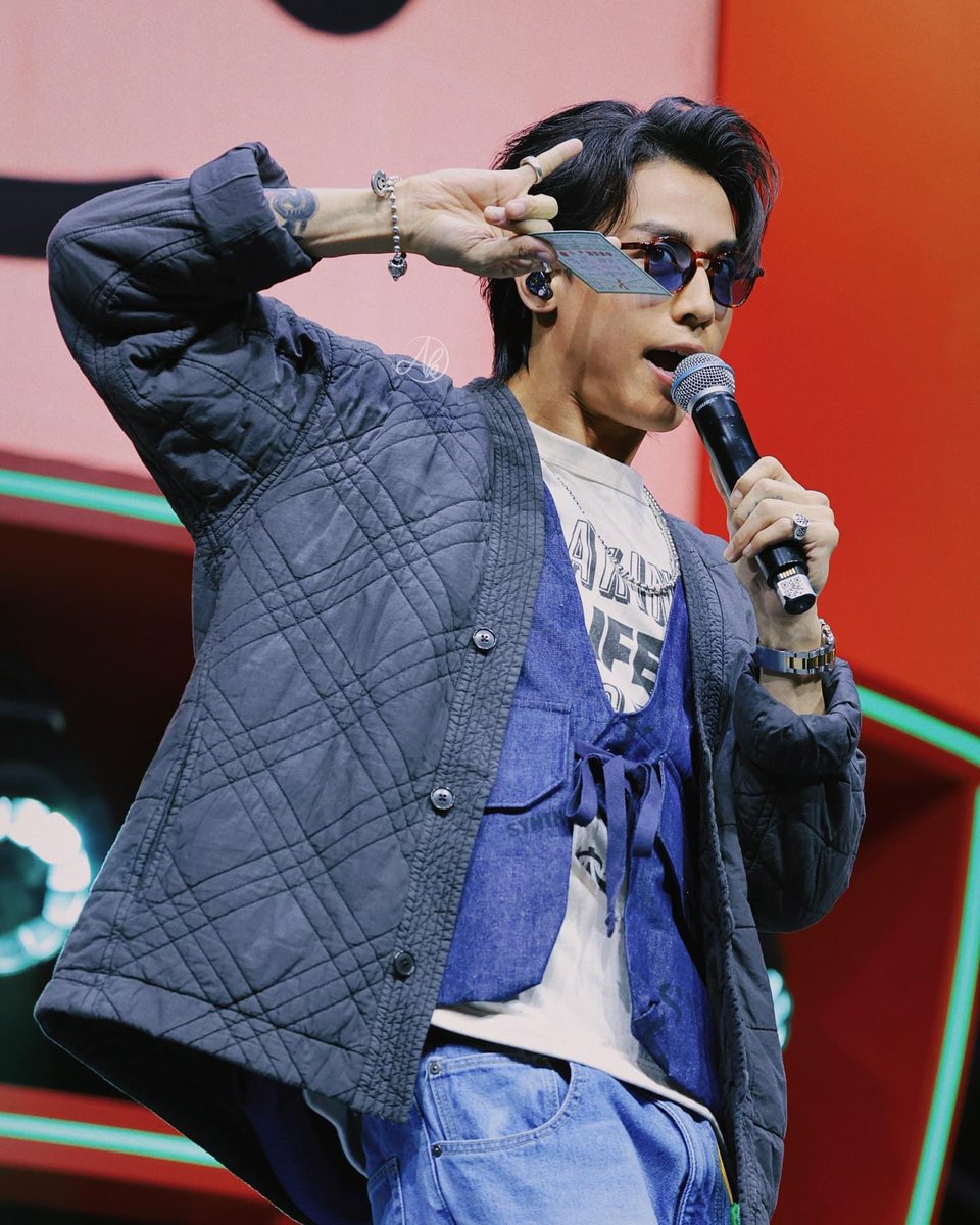 ansonkong_hkfc's tweet photo. 🎏We were so thrilled to see #AnsonKong at Miro Fan Meeting session! 

🪭May Baby AK’s omamori (personally given to each of us by Boss AK🧡) bless us with the much needed luck to get tickets for his solo concert on 29 July! See you there!👾

#TheGameOfLifeInMySightSoloConcert https://t.co/KUtIS0Ya0s