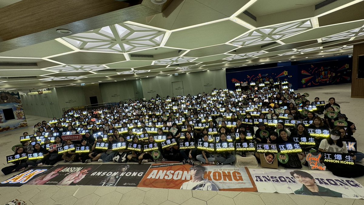 ansonkong_hkfc's tweet photo. 🎏We were so thrilled to see #AnsonKong at Miro Fan Meeting session! 

🪭May Baby AK’s omamori (personally given to each of us by Boss AK🧡) bless us with the much needed luck to get tickets for his solo concert on 29 July! See you there!👾

#TheGameOfLifeInMySightSoloConcert https://t.co/KUtIS0Ya0s