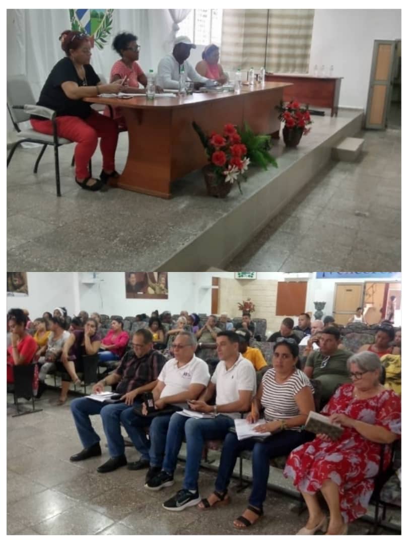 IzquierdoAlons1's tweet photo. Participamos junto a delegados, factores de la comunidad, padrinos de las circunscripciones y otros actores en reunión del Consejo Popular Luyanó Moderno, del municipio San Miguel del Padrón en #LaHabanaDeTodos
#LaHabanaViveEnMí https://t.co/ZHbA4MvL8d