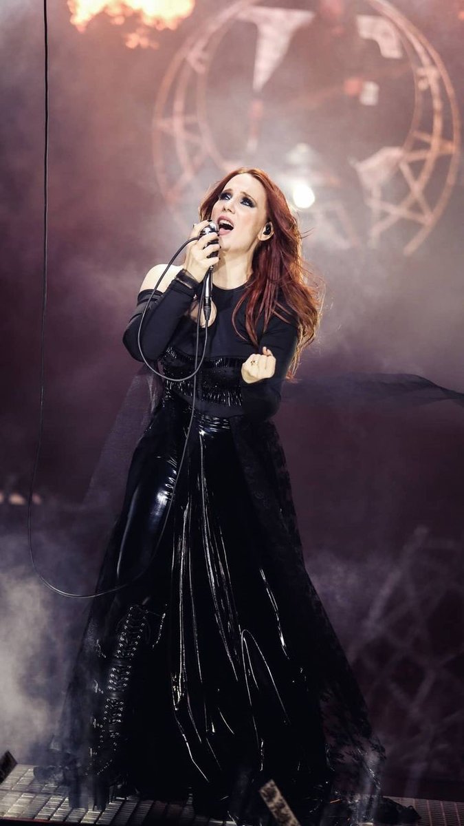 EpicaFanpageArg's tweet photo. 3 años del show Streaming 'OMEGA ALIVE'! 🎉✨🔥 Un show grabado en estudio que marcó un hito en la trayectoria de la banda, el cual posteriormente fue lanzado como DVD/Bluray!
#epica #omegaalive #simonesimons #epicafanpageargentina https://t.co/cXmFAPGnsT