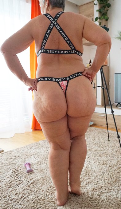 #AssWednesday https://t.co/A7j4TourQX<a href="/tag/asswednesday"class="tags">#AssWednesday</a>