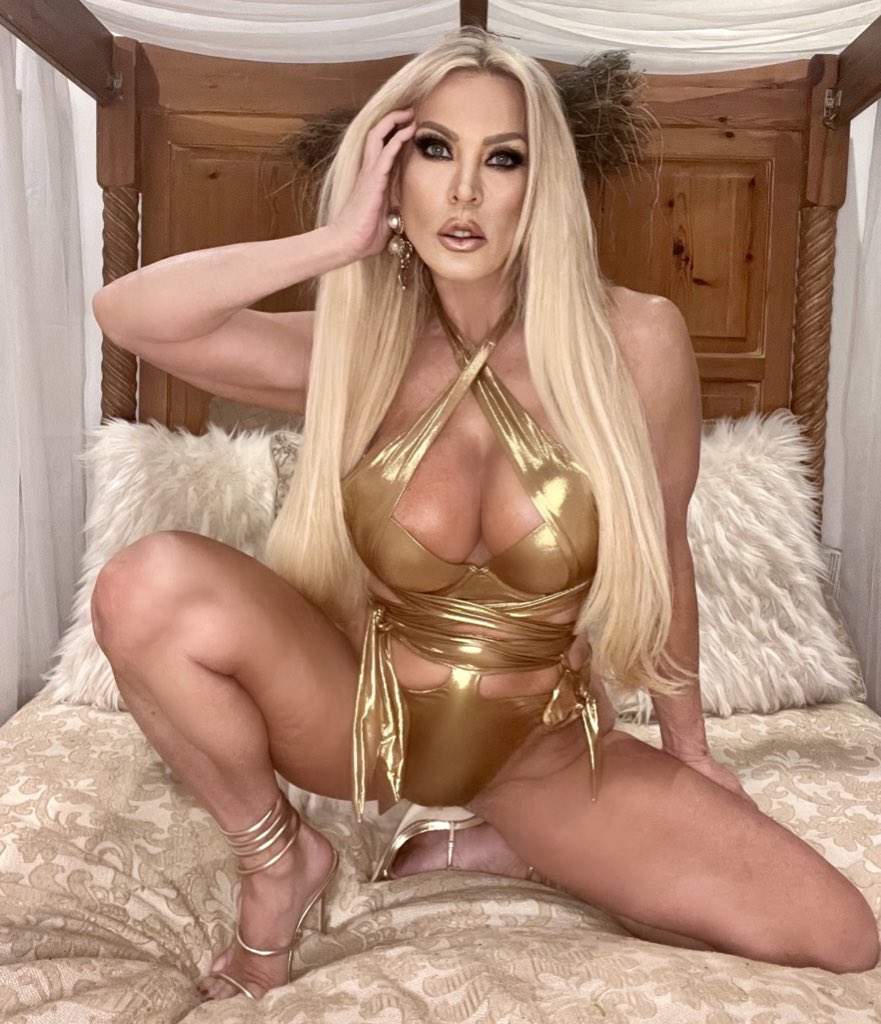 XXXAmberLynns's tweet photo. Hello Fans ❤️ The One and Only Amber Lynn®️Legendary Adult Film Star #GOLDSHOW #AmberLynn #PornQueen https://t.co/kHD3FHsABV  #AdultFilmLegend #SMContest #LiveOnStreamate    #streamatemodels @fornicams @garythedoorman  @AINews @Lovemilf10 @Loveporngirlz18 @PromoterCam @HotClaxxicClips