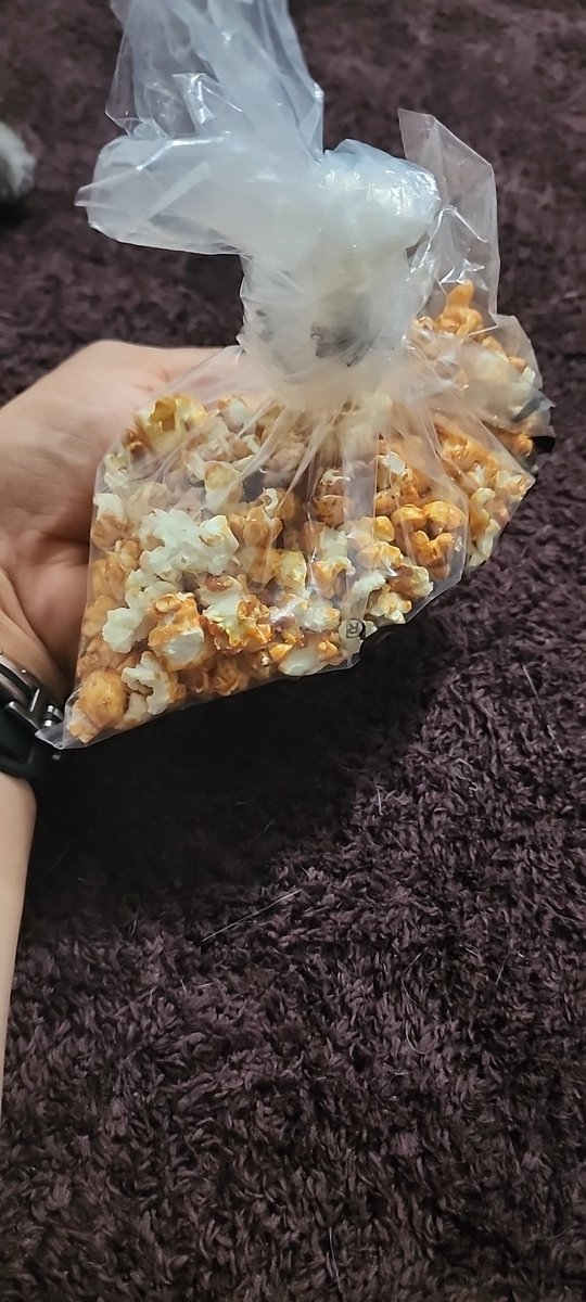 GilbertoTapiaR's tweet photo. 3 mentiras y al final no me los vendieron y la palomera solicite que las palomitas me las pusiera en la bolsa para no manchar mi coleccionable y no querían, al final accedió pero me dio casi nada, entiendo que le cabe menos pero exageró el trabajador https://t.co/ACmn7VFiSL