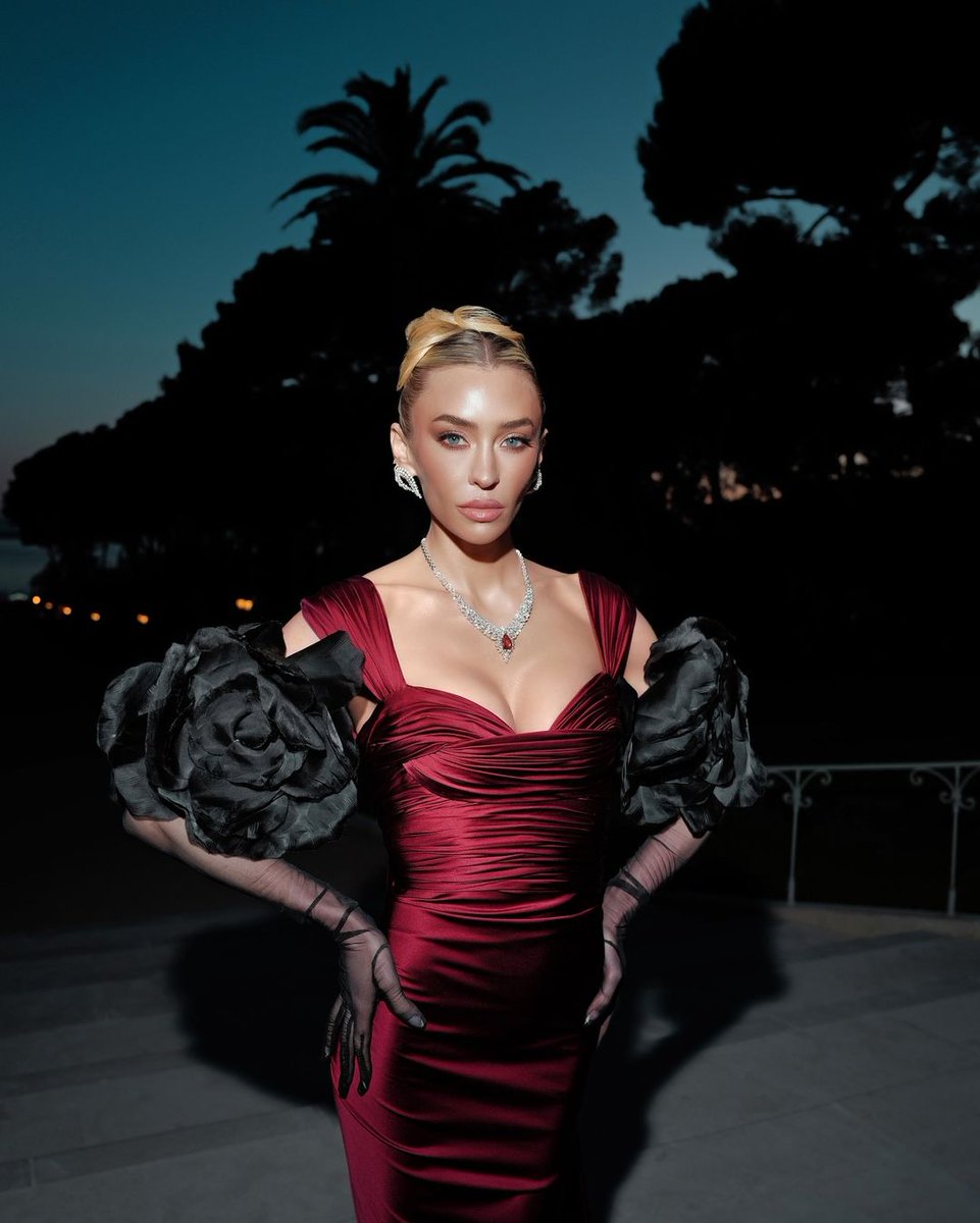 riley_arlen's tweet image. Had an amazing night at the charity gala, supporting a cause close to my heart. Feeling grateful and inspired! 🌟✨ 
#CharityGala #SupportACause #GivingBack #Philanthropy #GlamourAndGiving #FashionForACause #CommunitySupport #MakingADifference #ElegantEvening