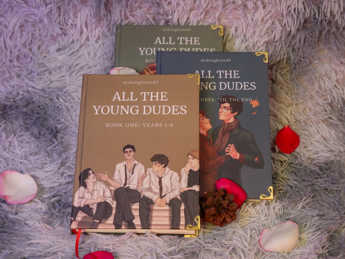 Dregifts's tweet photo. Draco and Hermione's memorable moments in 'All The Young Dudes' 📖❤️ #Dramione #Manacled #Manacledbook #hpfanfic #BookTok #bookish #fanfiction #ao3 #senlinyu #soulbound #fanfiction #fanficbinding #bookmark https://t.co/GuvQT8u71t