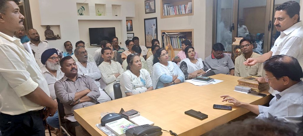 MuzaffarHussain's tweet photo. कोकण पदवीधर विधानपरिषद निवडणूक २०२४ च्या पार्श्वभूमीवर मिरा भाईंदर शहर जिल्हा काँग्रेसच्या वतीने करण्यात आलेल्या पदवीधर मतदार नोंदणीचा आढावा तसेच पुढील दिशा ठरविण्याच्या दृष्टीने नियोजन बैठक आयोजित करण्यात आली होती. सदर बैठकीत सविस्तर आढावा घेऊन पुढील नियोजन करण्यात आले. https://t.co/n7qtsJPUXH