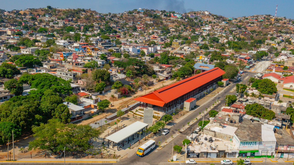 MeyerFalcon's tweet photo. Parte del legado de la @SEDATU_mx es la planeación y ordenamiento del territorio para construir ciudades más justas y mejorar la calidad de vida de las y los mexicanos.

Al final del sexenio tendremos casi 300 listos, y llevamos 100 publicados en periódicos y gacetas oficiales en coordinación con gobiernos estatales y municipales. Así entran en vigor como instrumentos para regular el desarrollo urbano. 

Aquí más info #EnBuenPlan 👇

https://t.co/7Dp3JaCeLK