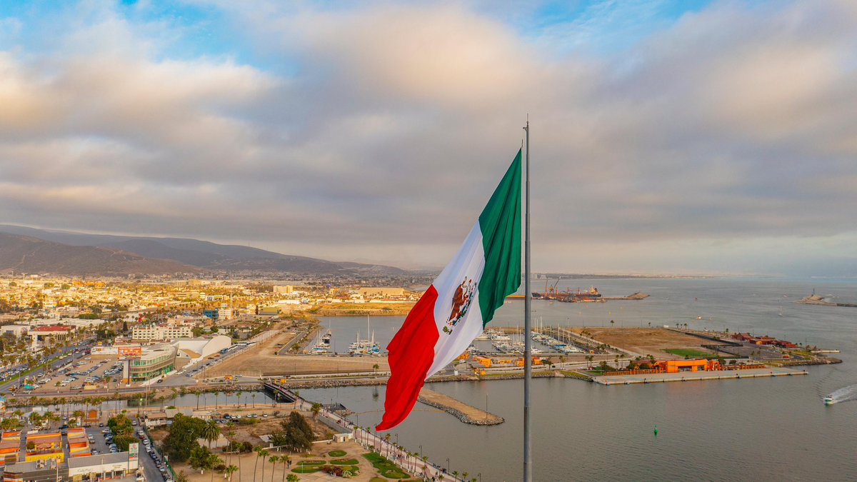 MeyerFalcon's tweet photo. Parte del legado de la @SEDATU_mx es la planeación y ordenamiento del territorio para construir ciudades más justas y mejorar la calidad de vida de las y los mexicanos.

Al final del sexenio tendremos casi 300 listos, y llevamos 100 publicados en periódicos y gacetas oficiales en coordinación con gobiernos estatales y municipales. Así entran en vigor como instrumentos para regular el desarrollo urbano. 

Aquí más info #EnBuenPlan 👇

https://t.co/7Dp3JaCeLK